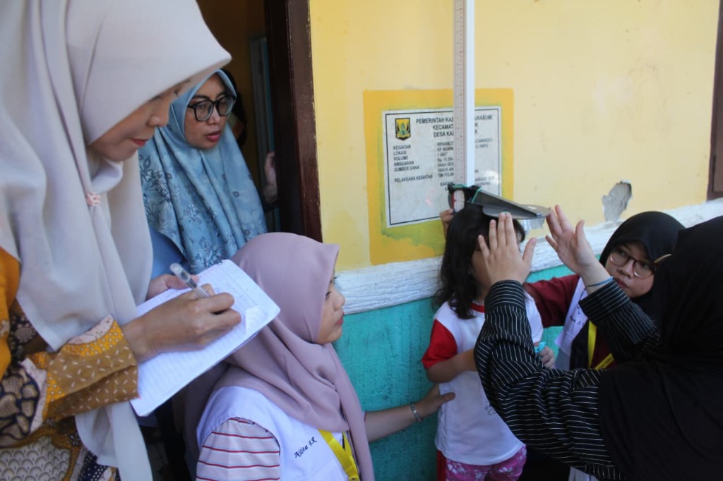 Aksi Nyata Mahasiswa KKN PPM UGM, Dukung Pencegahan Stunting Lewat Gebyar Posyandu 2026 Desa Karangpapak, Kabupaten Sukabumi